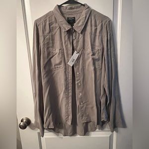 NWT twelve by ontwelfth sage green long sleeve button down shirt.